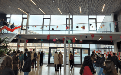 À l’occasion du nouvel an chinois, le hall du lycée s’est paré de belles décorations